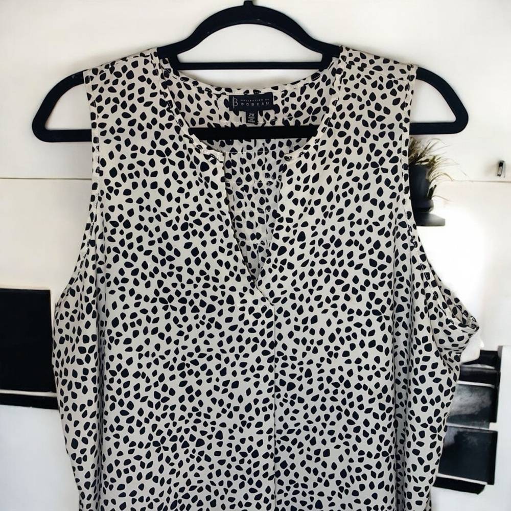 Bobeau Sleeveless Black and White Blouse - Picture 2 of 7
